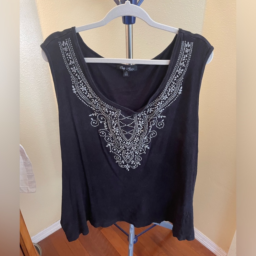 Only Nine - Black embroidered tank top